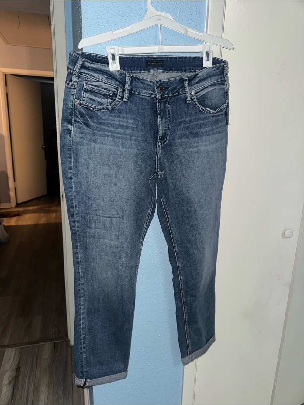 Silver Jeans Women's Ankle Crop Jeans in Faded Blue Wash